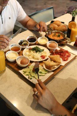 zengin ve leziz Türk Kahvaltı