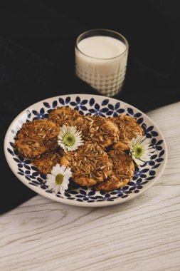 Koyu çikolata parçaları ile tanımlama