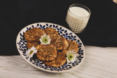 Koyu çikolata parçaları ile tanımlama