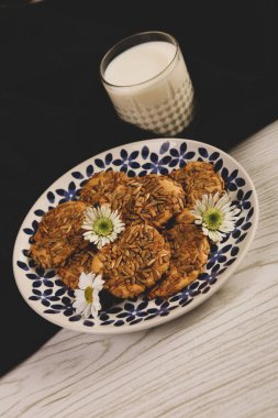 Koyu çikolata parçaları ile tanımlama