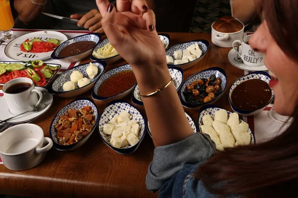 豊富なおいしいトルコ式の朝食 — ストック写真