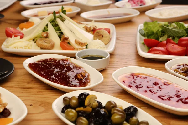 zengin ve leziz Türk Kahvaltı