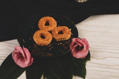 Koyu çikolata parçaları ile tanımlama