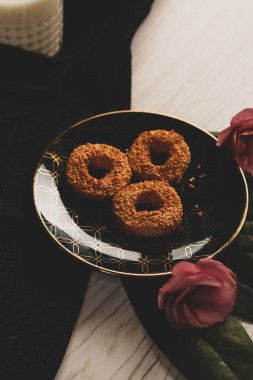 Koyu çikolata parçaları ile tanımlama