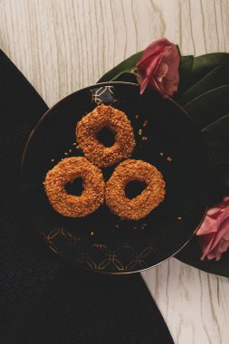 Koyu çikolata parçaları ile tanımlama