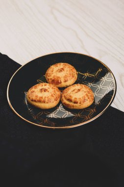 Koyu çikolata parçaları ile tanımlama