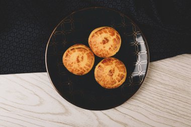 Koyu çikolata parçaları ile tanımlama