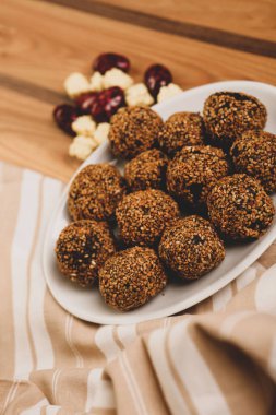 Koyu çikolata parçaları ile tanımlama