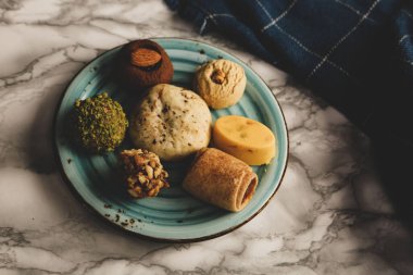 Koyu çikolata parçaları ile tanımlama