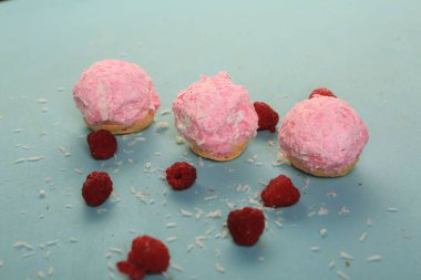 Koyu çikolata parçaları ile tanımlama