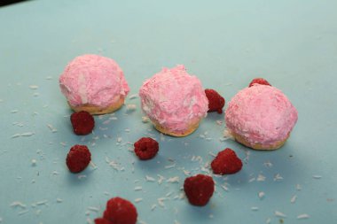 Koyu çikolata parçaları ile tanımlama