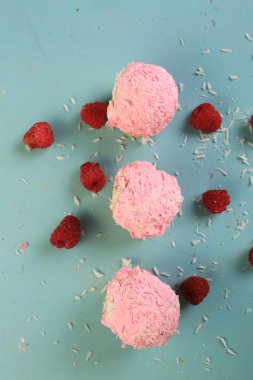 Koyu çikolata parçaları ile tanımlama