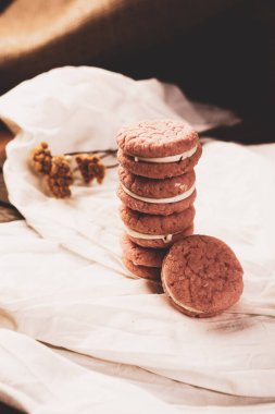 Koyu çikolata parçaları ile tanımlama