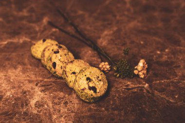 Koyu çikolata parçaları ile tanımlama