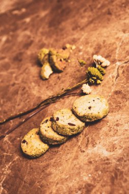 Koyu çikolata parçaları ile tanımlama