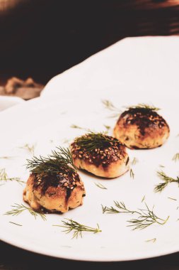 Koyu çikolata parçaları ile tanımlama