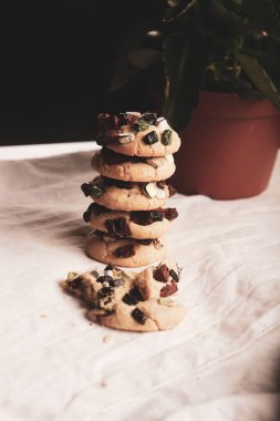 Koyu çikolata parçaları ile tanımlama