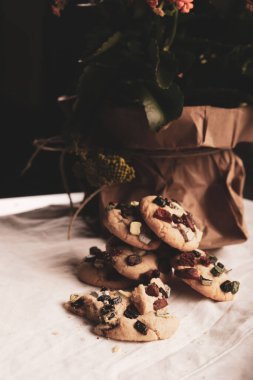 Koyu çikolata parçaları ile tanımlama