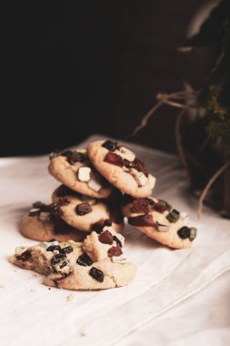 Koyu çikolata parçaları ile tanımlama