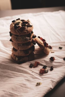 Koyu çikolata parçaları ile tanımlama