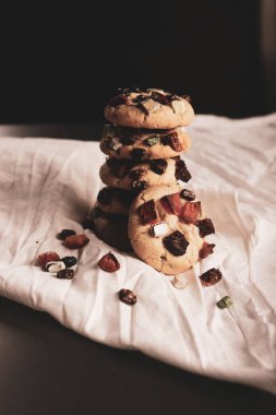 Koyu çikolata parçaları ile tanımlama