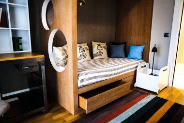 Modern çocuk odasının içi.