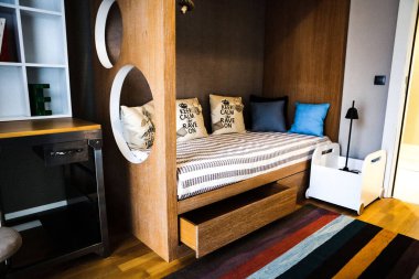 Modern çocuk odasının içi.