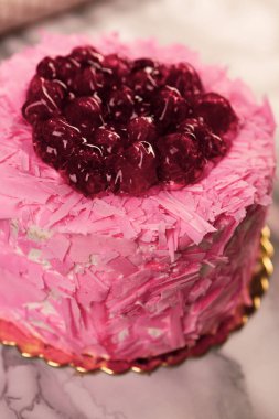 Masada lezzetli bir pasta var.