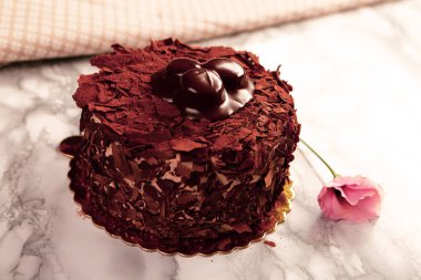 Masada lezzetli bir pasta var.