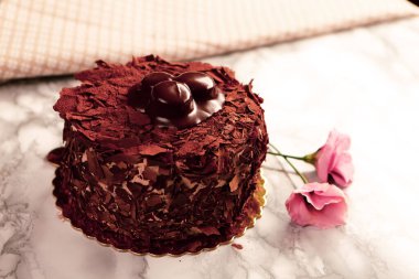 Masada lezzetli bir pasta var.