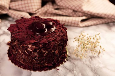 Masada lezzetli bir pasta var.