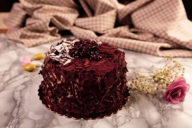 Masada lezzetli bir pasta var.