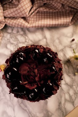 Masada lezzetli bir pasta var.