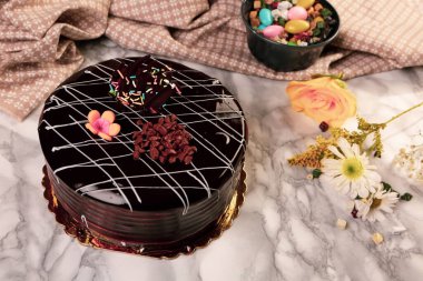 Masada lezzetli bir pasta var.