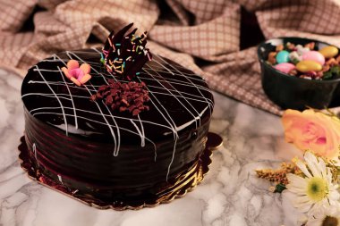 Masada lezzetli bir pasta var.