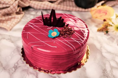 Masada lezzetli bir pasta var.