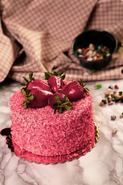 Masada lezzetli bir pasta var.