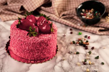 Masada lezzetli bir pasta var.