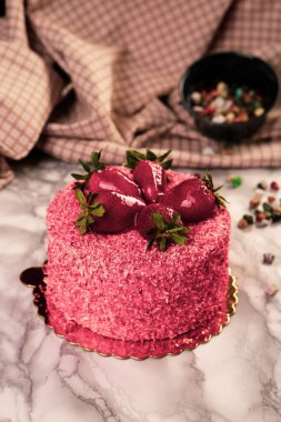 Masada lezzetli bir pasta var.