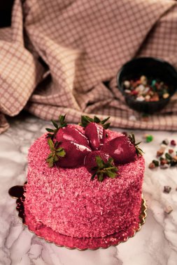 Masada lezzetli bir pasta var.