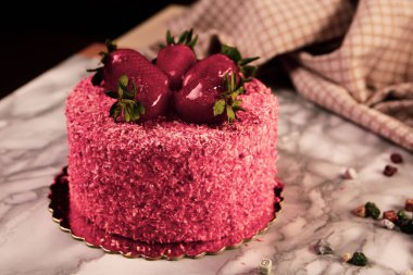 Masada lezzetli bir pasta var.