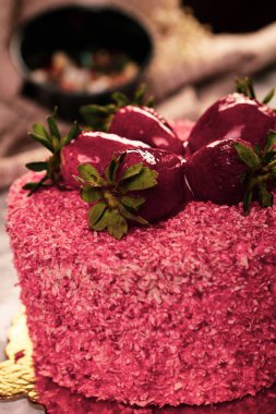 Masada lezzetli bir pasta var.