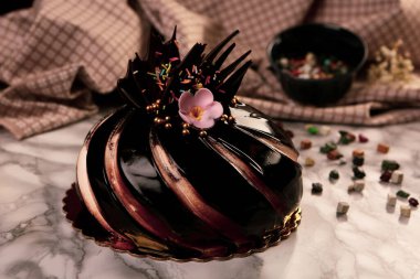 Masada lezzetli bir pasta var.