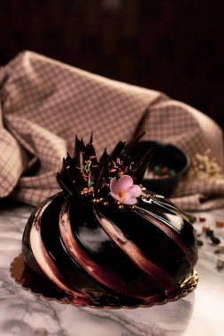 Masada lezzetli bir pasta var.