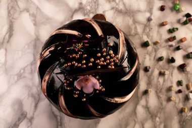 Masada lezzetli bir pasta var.