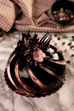 Masada lezzetli bir pasta var.