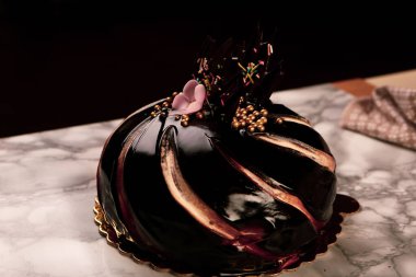 Masada lezzetli bir pasta var.