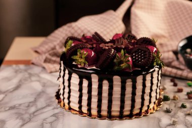 Masada lezzetli bir pasta var.