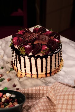 Masada lezzetli bir pasta var.