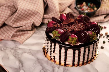 Masada lezzetli bir pasta var.